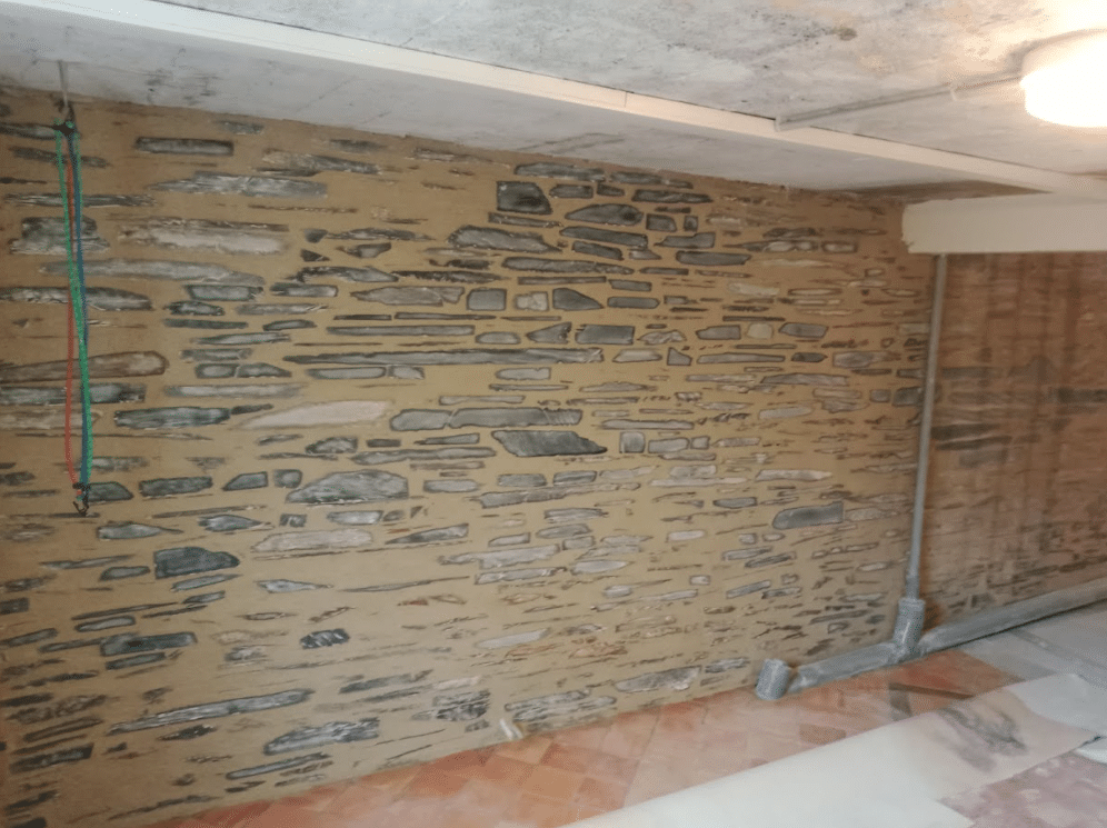 Restauration des enduits en sous sol au sable à Angers