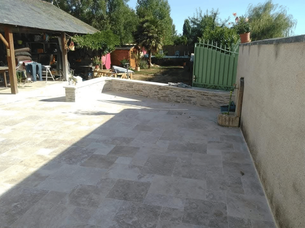 Réalisation d'une terrasse en Pierre de Travertin