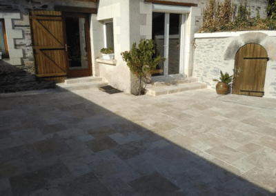 Réalisation d&rsquo;une terrasse en Pierre de Travertin