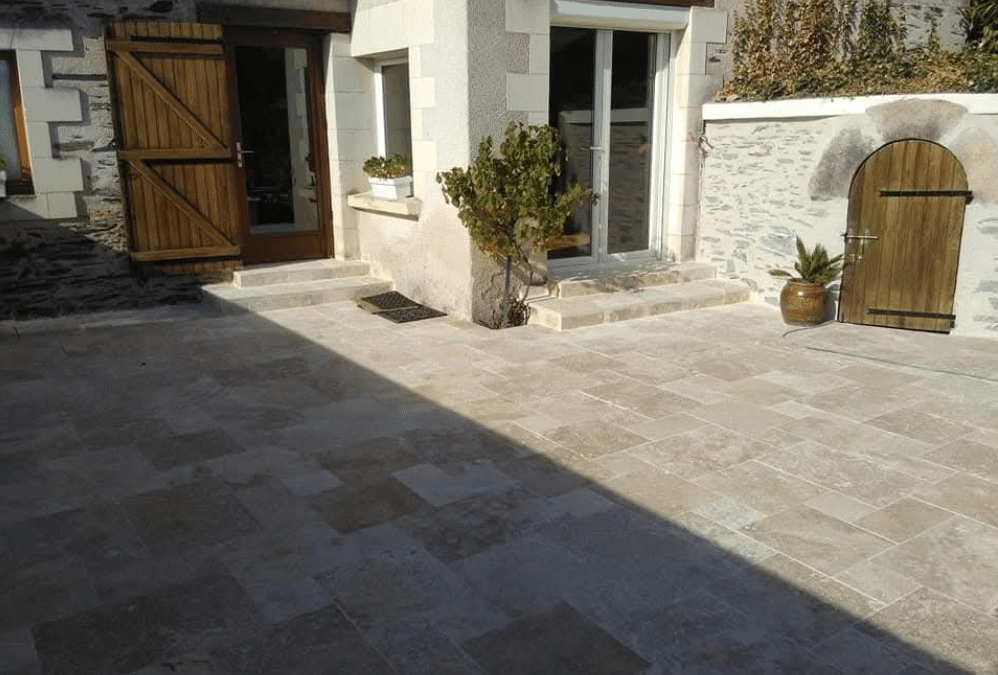 Réalisation d&rsquo;une terrasse en Pierre de Travertin