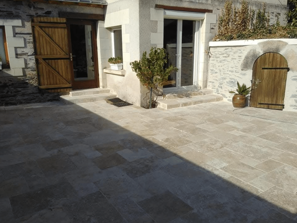 Réalisation d'une terrasse en Pierre de Travertin