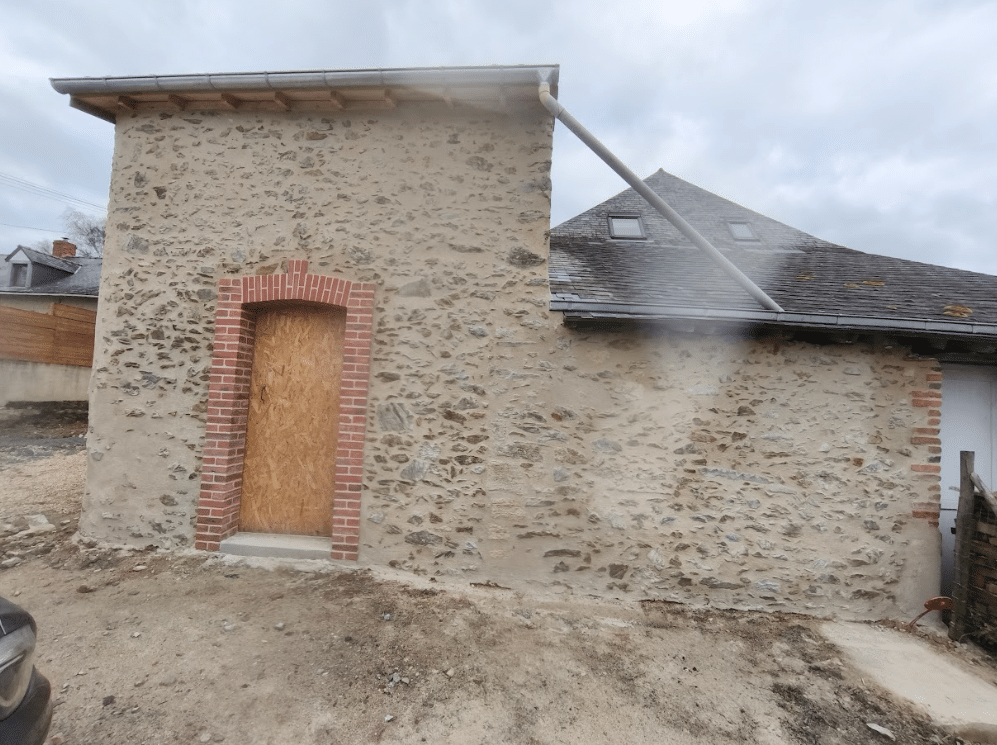 Restauration des enduits à la chaux naturelle et aux sables