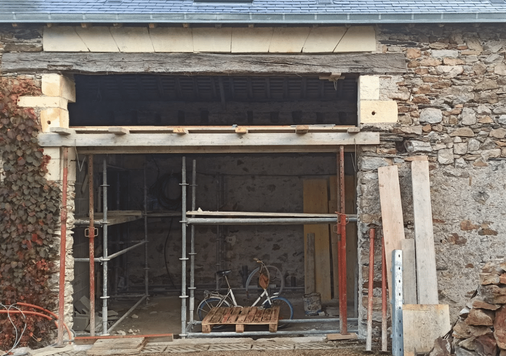 Restauration des ouvertures en Pierres Tuffeau à St Sulpice