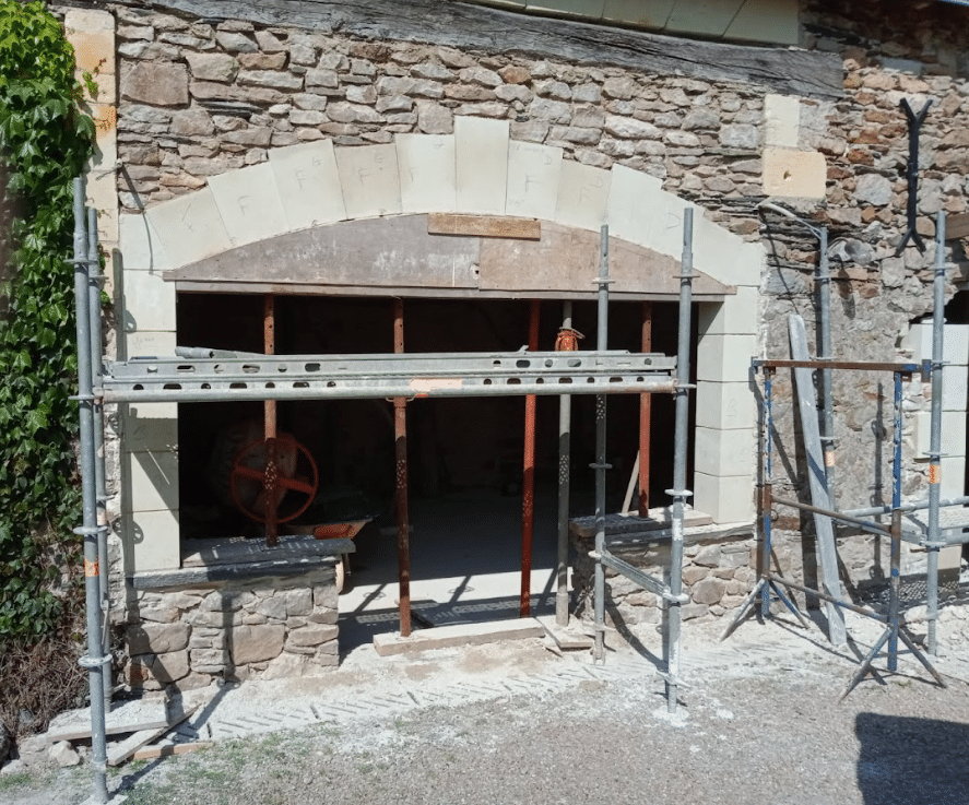 Restauration des ouvertures en Pierres Tuffeau à St Sulpice