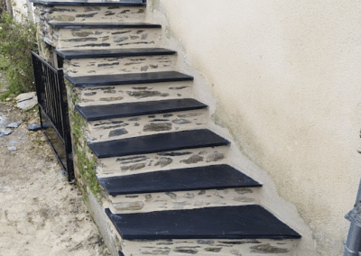 Restauration d&rsquo;un escalier extérieur en ardoise à Angers