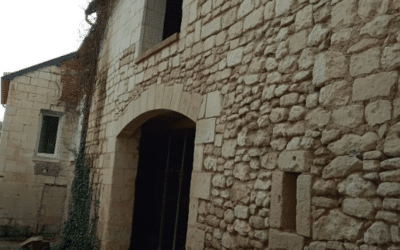 Restauration d&rsquo;un mur en tuffeau à Montsoreau