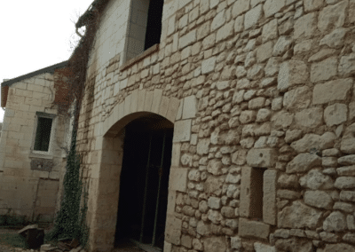 Restauration d&rsquo;un mur en tuffeau à Montsoreau