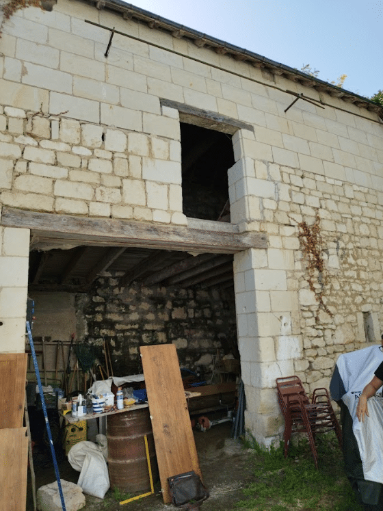 Restauration d'un mur en tuffeau