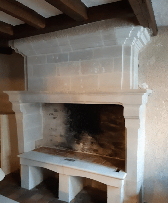Restauration d&rsquo;une cheminée en pierres