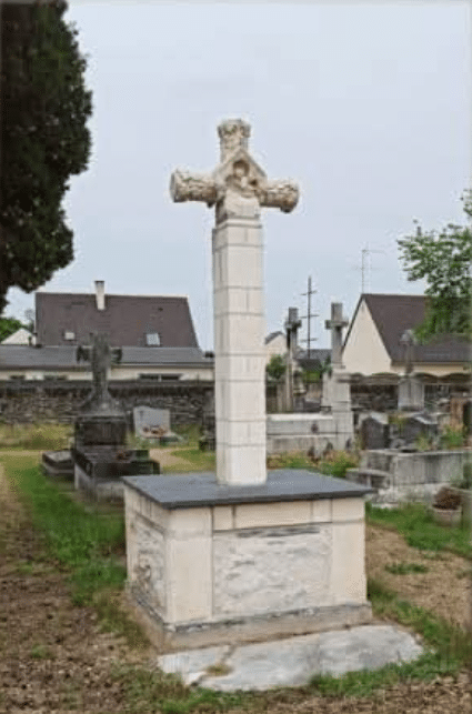 Restauration d'un caveau et d'une croix en pierre