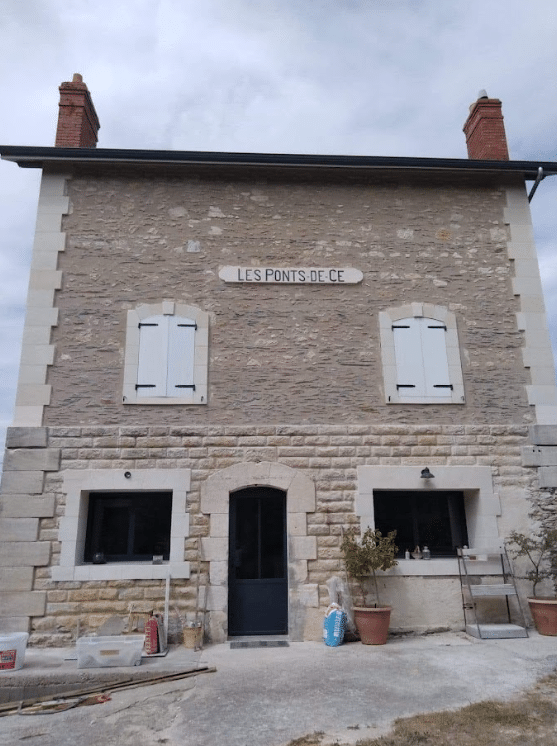 Restauration d'une façade en pierres de Tuffeau