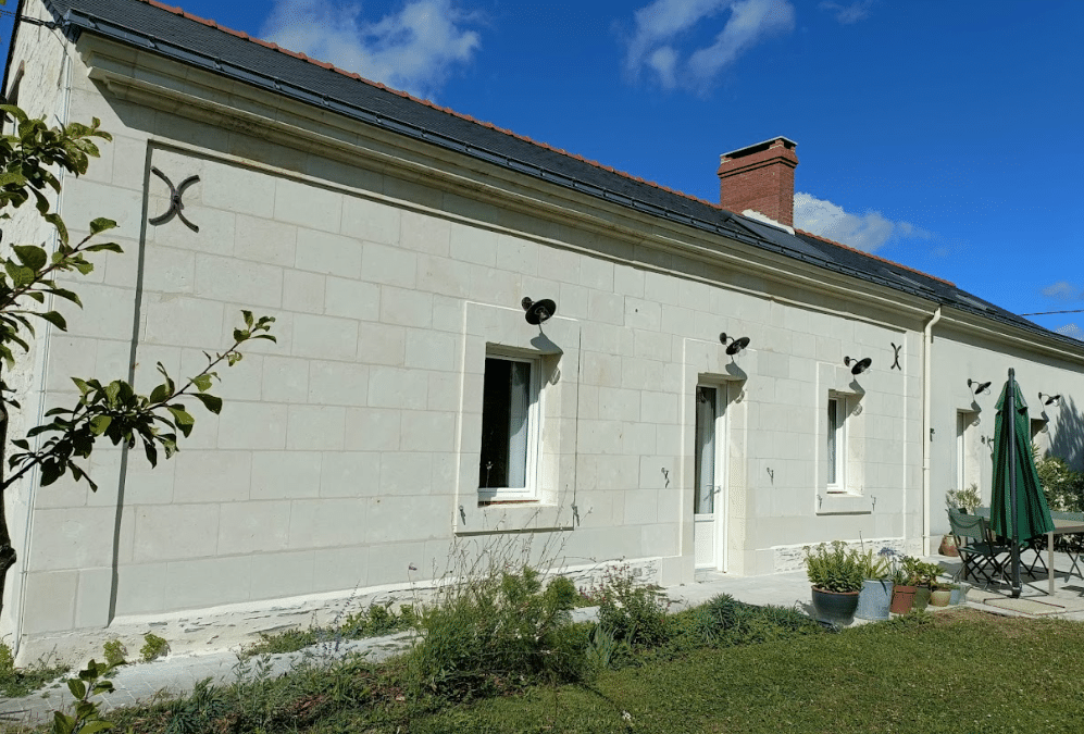 Restauration d&rsquo;une façade en pierres de tuffeaux et des enduits à Les alleuds