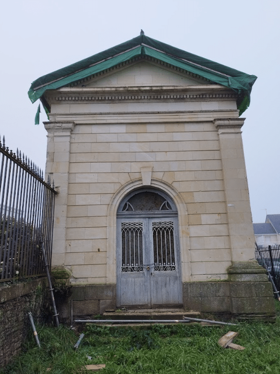 Restauration en Pierres Tuffeau tout autour du mausolée