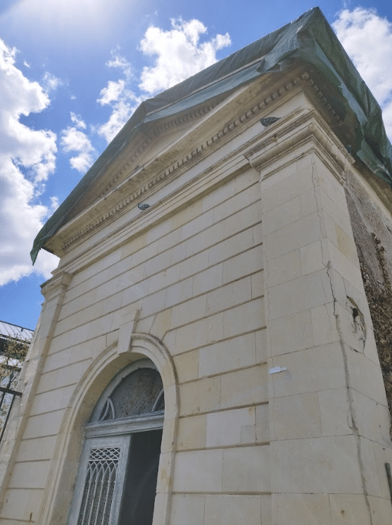 Restauration en Pierres Tuffeau tout autour du mausolée
