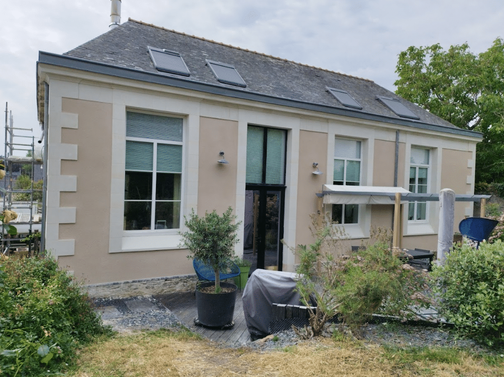 Restauration d'une façade en pierres de Tuffeau