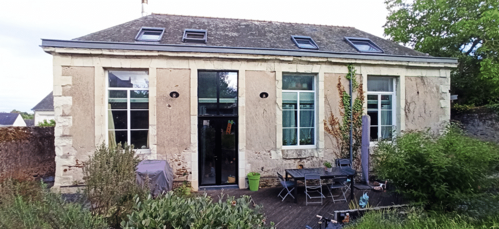 Restauration d'une façade en pierres de Tuffeau